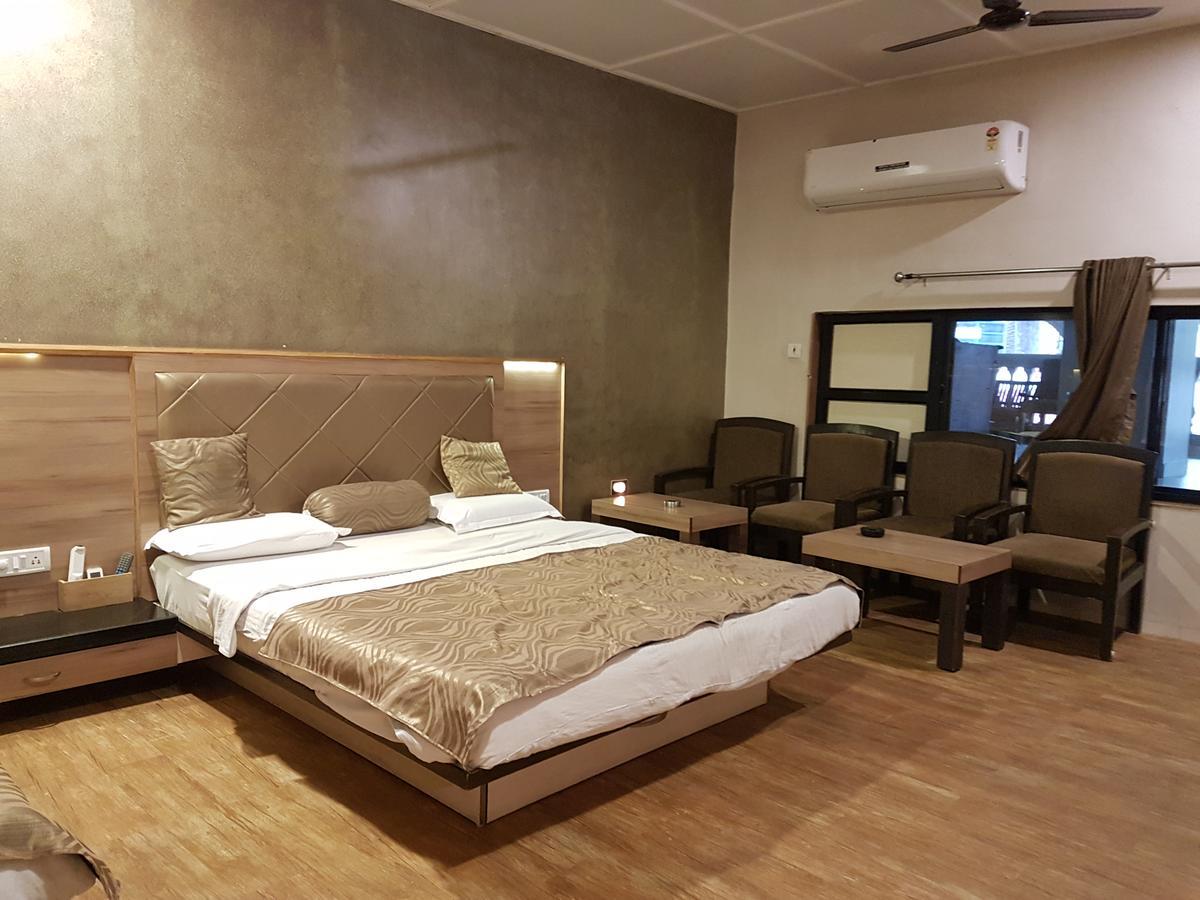 Hotel Savera Palace Mount Abu Ngoại thất bức ảnh