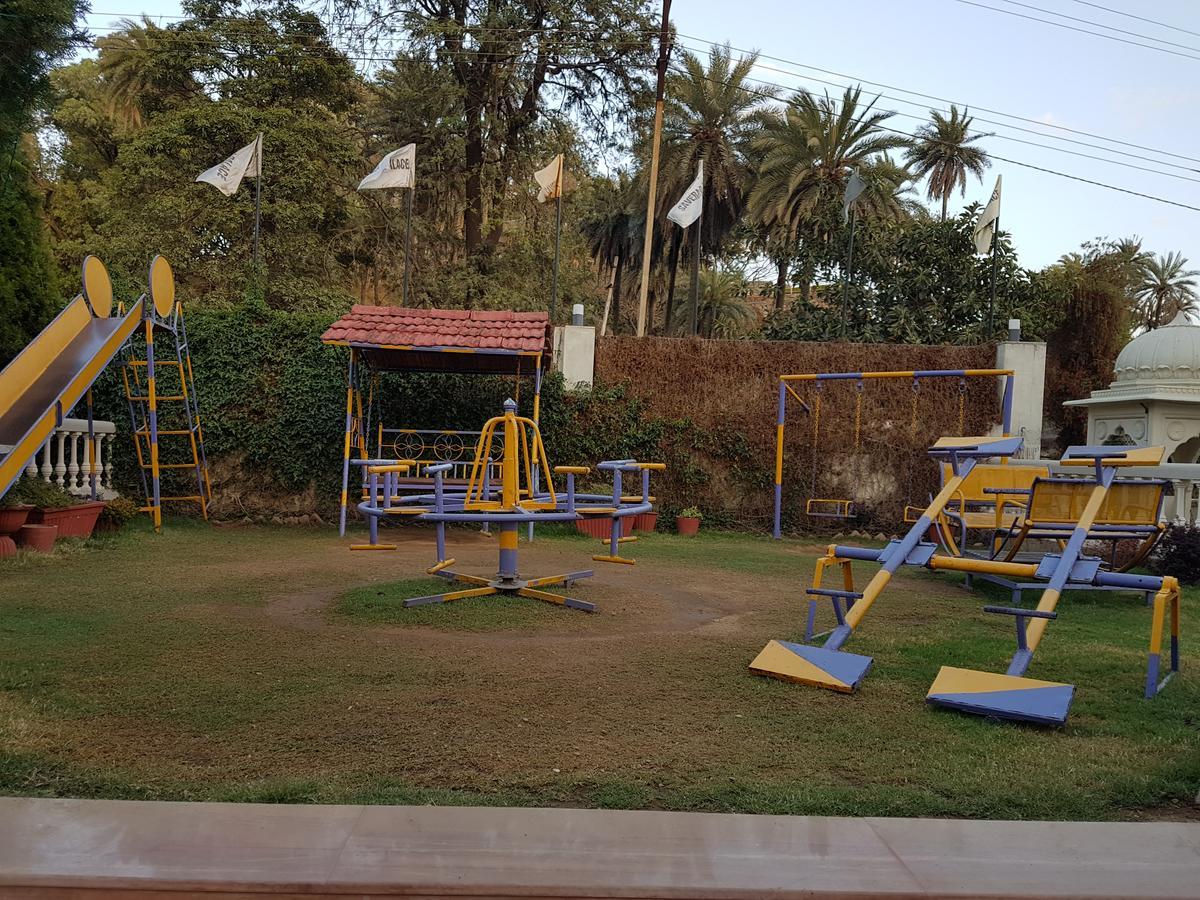 Hotel Savera Palace Mount Abu Ngoại thất bức ảnh